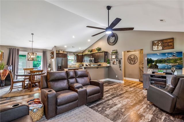 842 Conneross Road, Townville, SC 29689