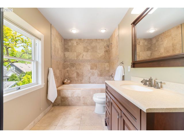 3311 Ne TILLAMOOK St, Portland, OR 97212