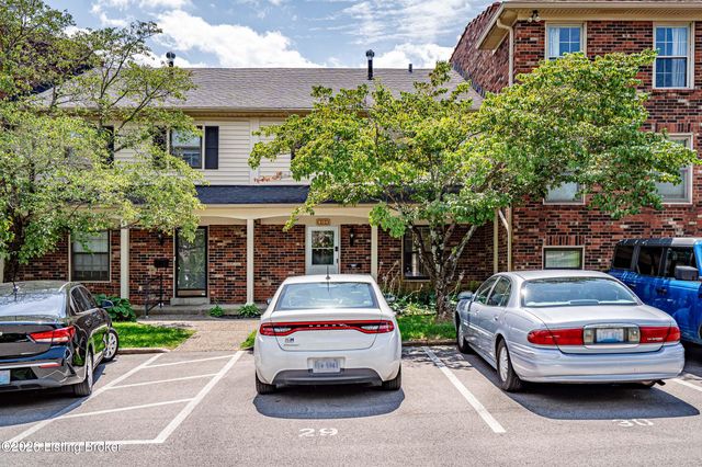 8134 Lake Terrace, Louisville, KY 40222