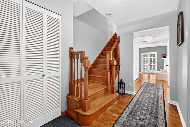 8134 Lake Terrace, Louisville, KY 40222