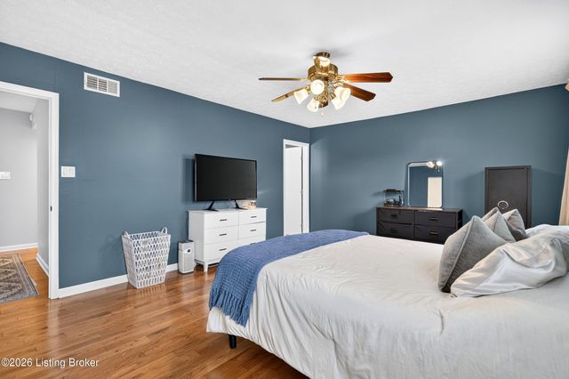 8134 Lake Terrace, Louisville, KY 40222