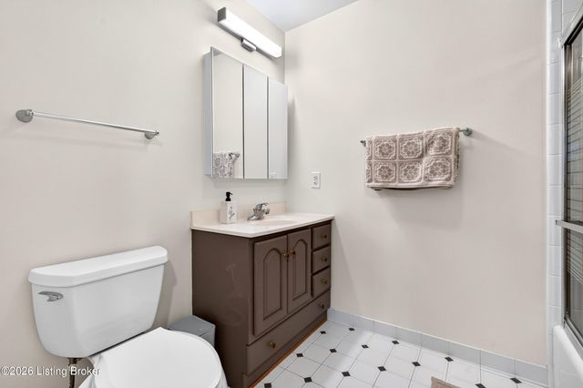 8134 Lake Terrace, Louisville, KY 40222