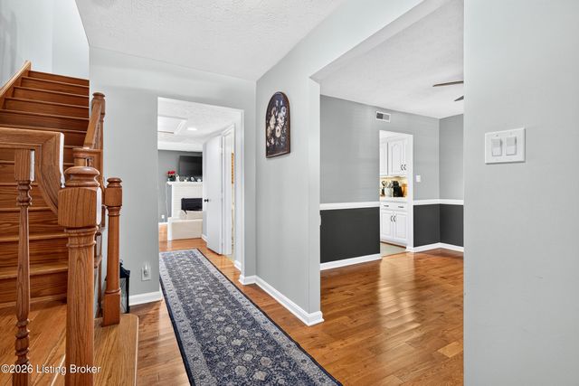8134 Lake Terrace, Louisville, KY 40222