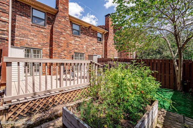 8134 Lake Terrace, Louisville, KY 40222