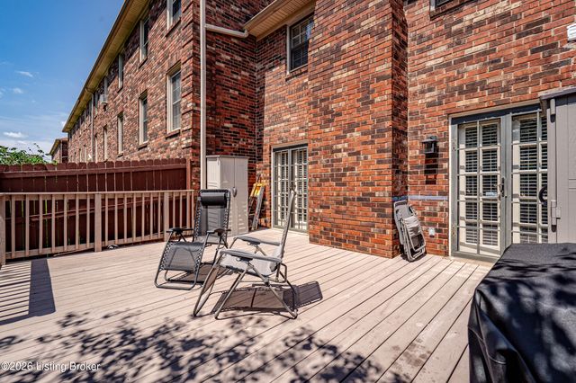 8134 Lake Terrace, Louisville, KY 40222