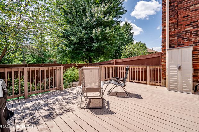 8134 Lake Terrace, Louisville, KY 40222