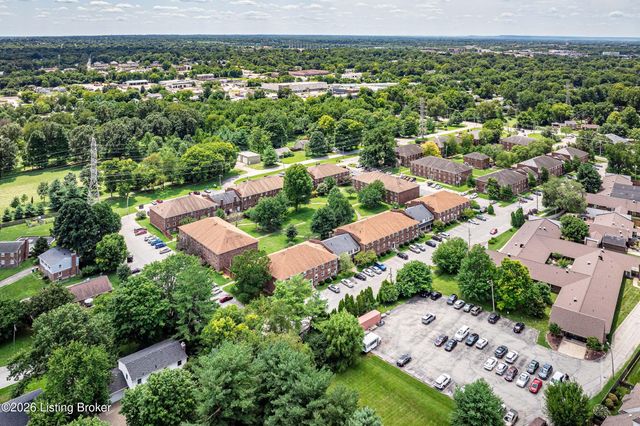 8134 Lake Terrace, Louisville, KY 40222