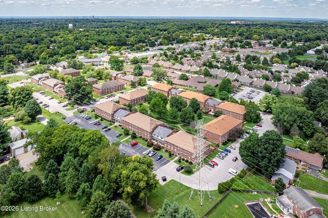 8134 Lake Terrace, Louisville, KY 40222