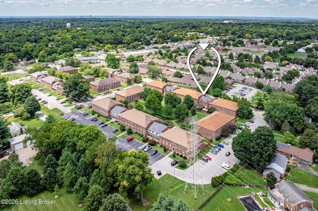 8134 Lake Terrace, Louisville, KY 40222
