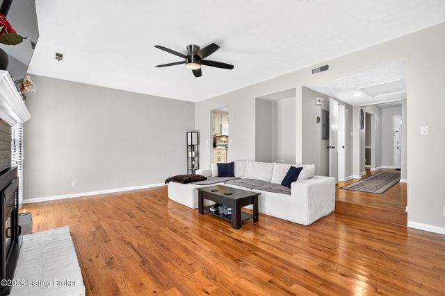 8134 Lake Terrace, Louisville, KY 40222