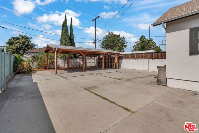 261 W 43rd Place, Los Angeles, CA 90037