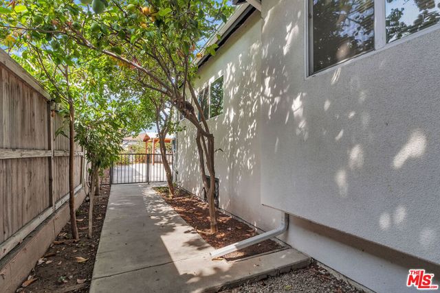 261 W 43rd Place, Los Angeles, CA 90037