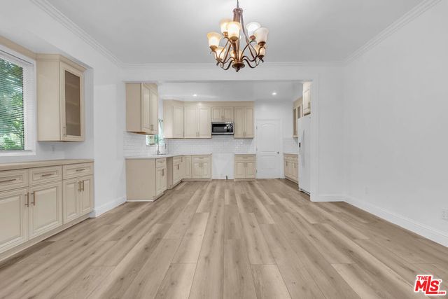 261 W 43rd Place, Los Angeles, CA 90037