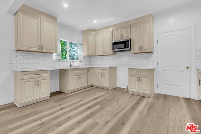261 W 43rd Place, Los Angeles, CA 90037