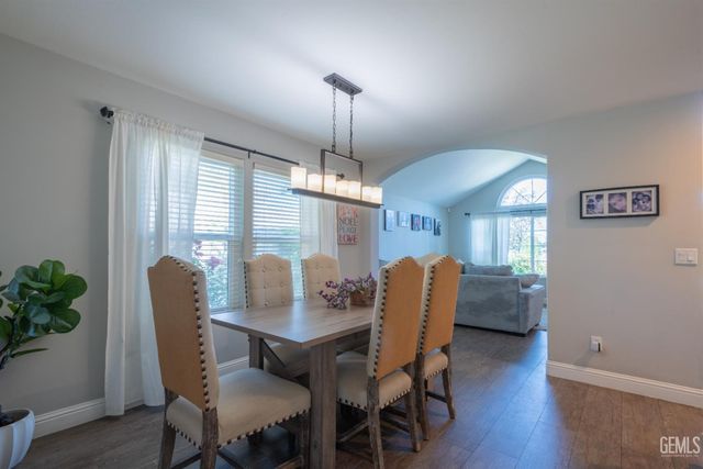 9204 Buckingham Way, Bakersfield, CA 93312