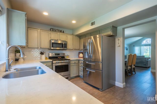 9204 Buckingham Way, Bakersfield, CA 93312