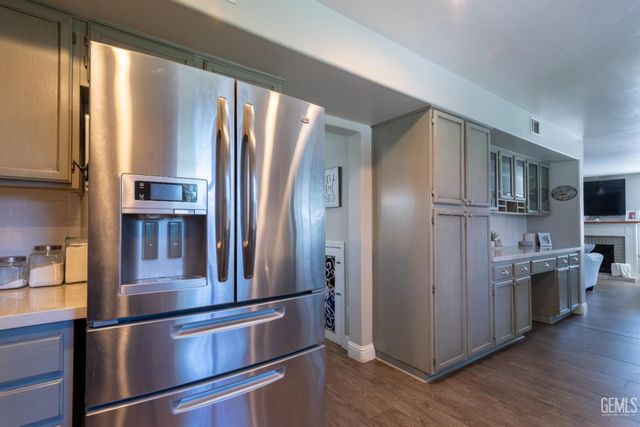 9204 Buckingham Way, Bakersfield, CA 93312
