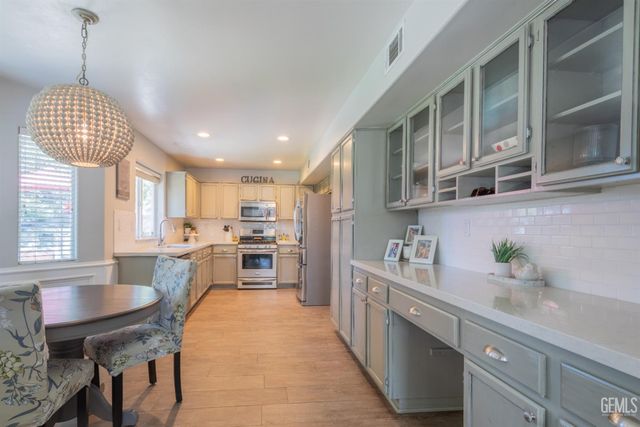 9204 Buckingham Way, Bakersfield, CA 93312