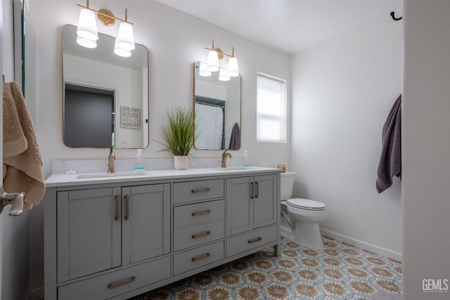 9204 Buckingham Way, Bakersfield, CA 93312