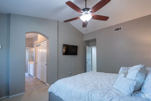 9204 Buckingham Way, Bakersfield, CA 93312