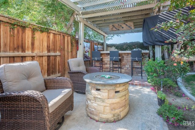9204 Buckingham Way, Bakersfield, CA 93312