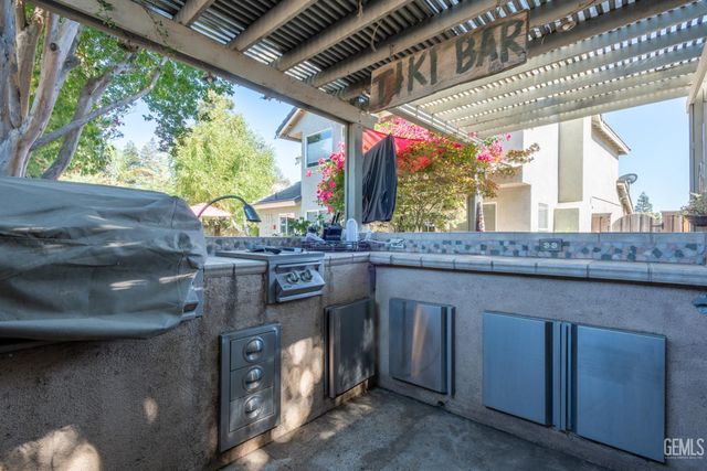 9204 Buckingham Way, Bakersfield, CA 93312