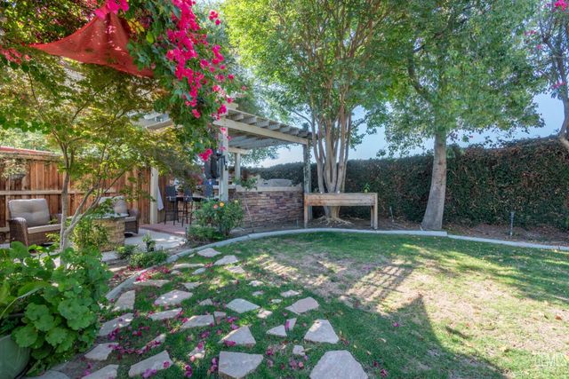 9204 Buckingham Way, Bakersfield, CA 93312