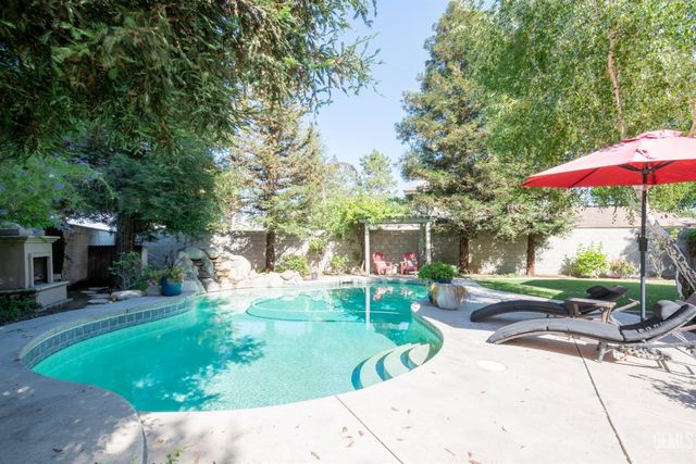9204 Buckingham Way, Bakersfield, CA 93312