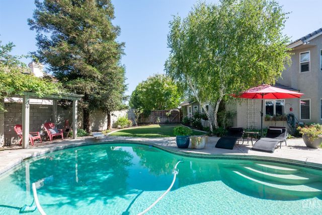 9204 Buckingham Way, Bakersfield, CA 93312