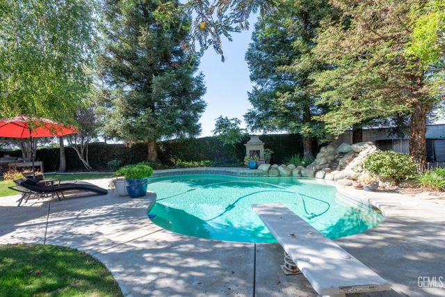 9204 Buckingham Way, Bakersfield, CA 93312