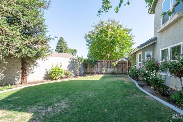 9204 Buckingham Way, Bakersfield, CA 93312