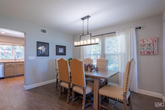 9204 Buckingham Way, Bakersfield, CA 93312