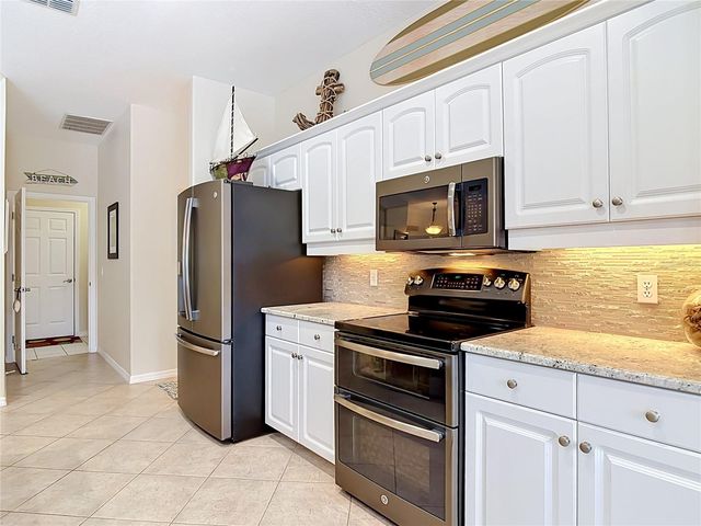 21 RICHMOND DR, New Smyrna Beach, FL 32169