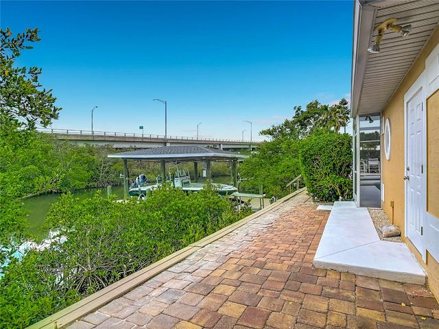 21 RICHMOND DR, New Smyrna Beach, FL 32169