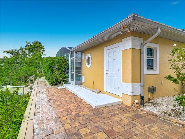 21 RICHMOND DR, New Smyrna Beach, FL 32169