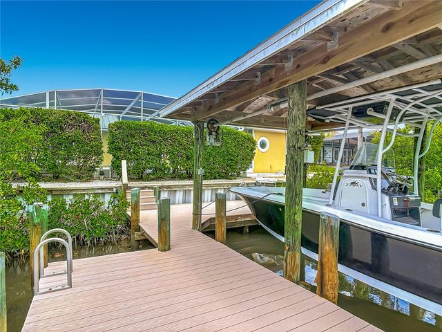 21 RICHMOND DR, New Smyrna Beach, FL 32169