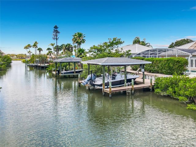 21 RICHMOND DR, New Smyrna Beach, FL 32169