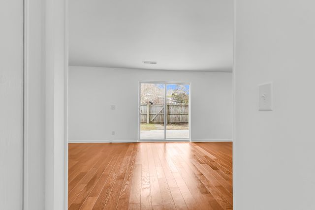 301 Lakeside Drive C-1, Mount Pleasant, SC 29464