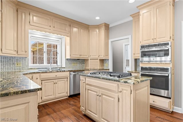 4056 Glenmoor Road NW, Canton, OH 44718