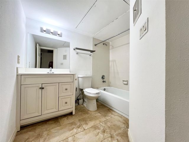 2626 Holly Hall Street 306, Houston, TX 77054