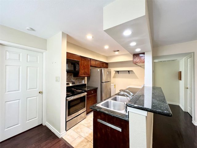 2626 Holly Hall Street 306, Houston, TX 77054