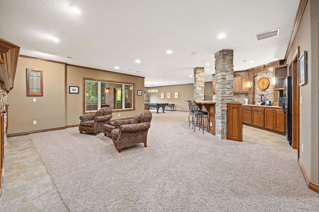 2306 N Lindsay Cir, Wichita, KS 67228