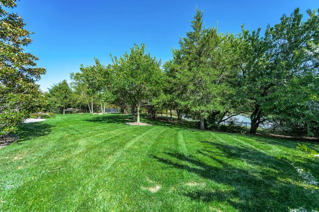 2306 N Lindsay Cir, Wichita, KS 67228