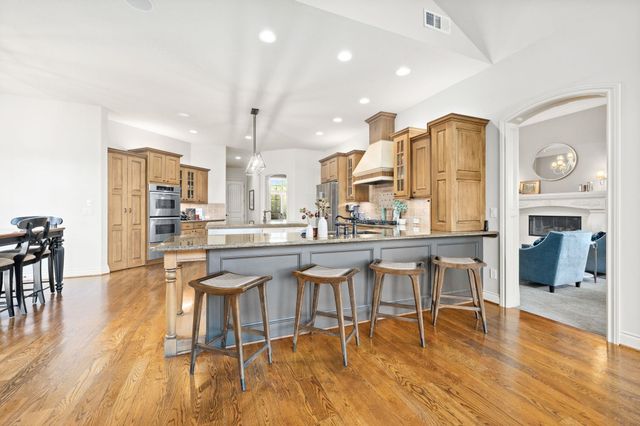 2306 N Lindsay Cir, Wichita, KS 67228