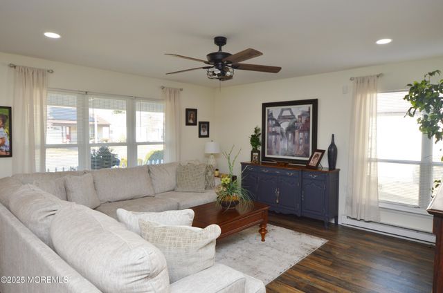 29 Saint Paul Place, Manchester, NJ 08759