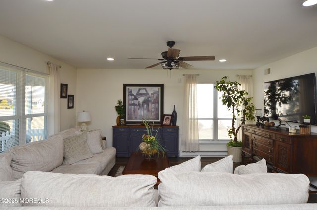 29 Saint Paul Place, Manchester, NJ 08759