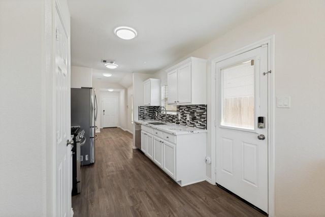 1235 Blue Hazel Court, Pinehurst, TX 77362