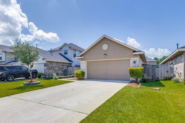 1235 Blue Hazel Court, Pinehurst, TX 77362