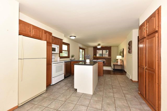 36640 Prairie DRIVE, Summit, WI 53066