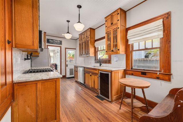 533 8TH AVENUE N, St Petersburg, FL 33701